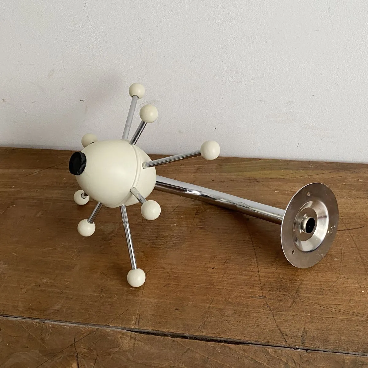 Portemanteau SPOUTNIK 8 patères. 1970. Blanc.
